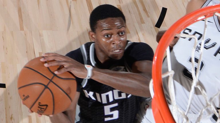 De'Aaron Fox drives to the hoop during the Kings' loss to the Spurs