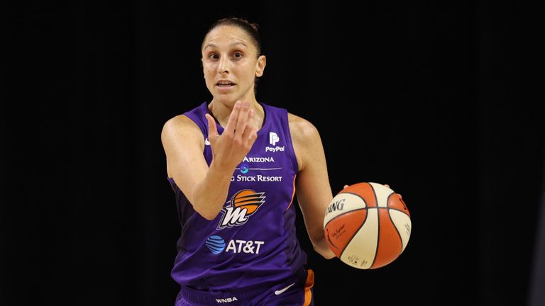 DIana Taurasi controls possession against the Chicago Sky