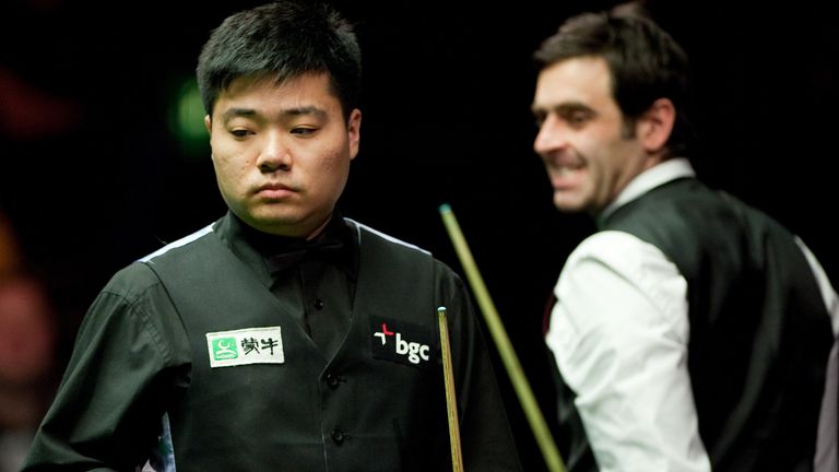 Ding Junhui (L) of China and Ronnie O'Sullivan of England look toward the table on January 15, 2012 during the first round match of the BGC Masters snooker tournament at Alexandra Palace in north London. 
