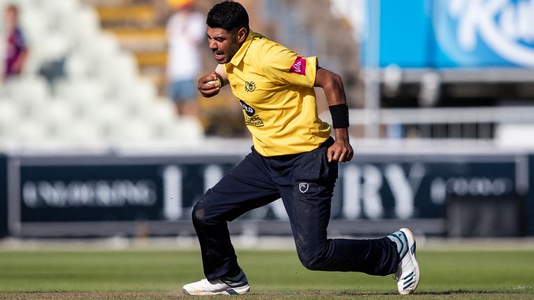 BIRMINGHAM, ENGLAND - AUGUST 25: Jeetan Patel of Birmingham Bears celebrates after taking the wicket (caught and bowled) of Dwaine Pretorius of Northamptonshire Steelbacks (not shown) during the Vitality Blast match between Birmingham Bears and Northamptonshire Steelbacks at Edgbaston on August 25, 2019 in Birmingham, England. (Photo by Andy Kearns/Getty Images)