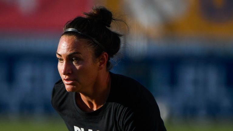 Jodie Taylor warms up for NWSL side OL Reign