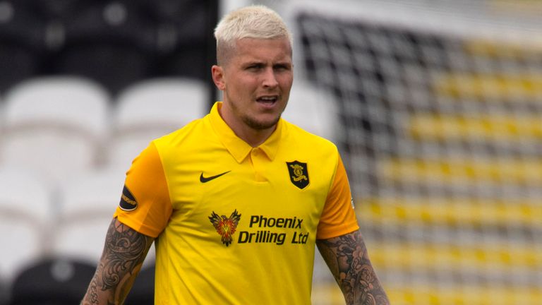 Lyndon Dykes in action for Livingston during the Scottish Premiership match between St Mirren and Livingston at the Simple Digital Arena on August 01, 2020, in Paisley, Scotland.