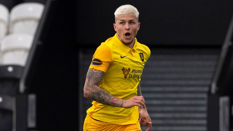 Lyndon Dykes in action for Livingston during the Scottish Premiership match with St Mirren