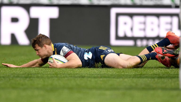 DUNEDIN, NEW ZEALAND - AUGUST 15: during the round 10 Super Rugby Aotearoa match between the Highlanders and the Hurricanes at Forsyth Barr Stadium on August 15, 2020 in Dunedin, New Zealand. (Photo by Kai Schwoerer/Getty Images)