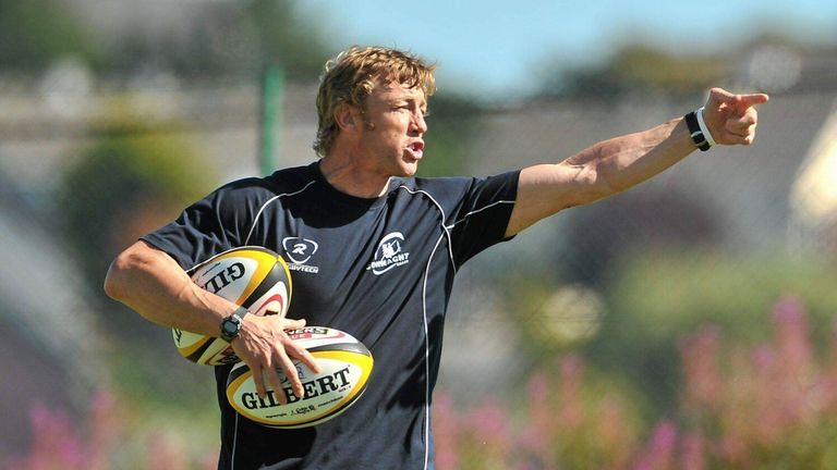 30 August 2010; Connacht defence coach Mike Forshaw gives instructions to his players during squad training ahead of their Celtic League match against Dragons on Saturday. Sportsground, Galway. Picture credit: Barry Cregg / SPORTSFILE