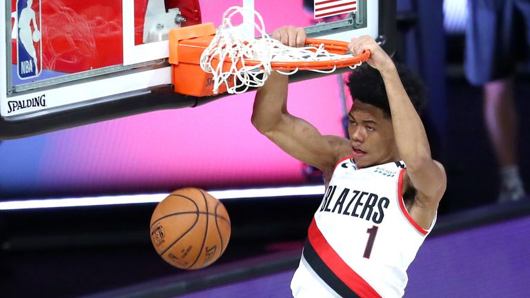 Portland&#39;s Anfernee Simons pulled off an incredible alley-oop slam dunk from Gary Trent Jr&#39;s pass in the Trail Blazers NBA clash against the Los Angeles Clippers.