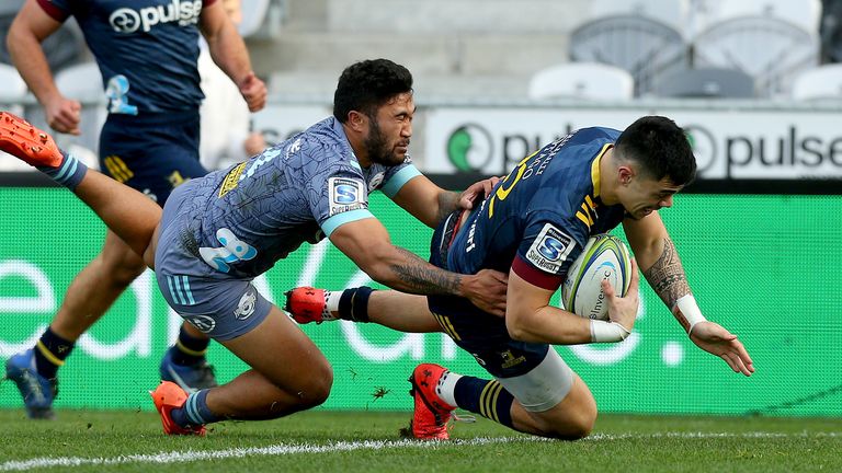 DUNEDIN, NEW ZEALAND - AUGUST 15: during the round 10 Super Rugby Aotearoa match between the Highlanders and the Hurricanes at Forsyth Barr Stadium on August 15, 2020 in Dunedin, New Zealand. (Photo by Hagen Hopkins/Getty Images)