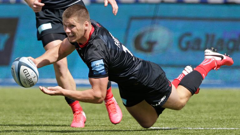 BARNET, ENGLAND - AUGUST 22: Owen Farrell of Saracens passes the ball during the Gallagher Premiership Rugby match between Saracens and Harlequins at Allianz Park on August 22, 2020 in Barnet, England. (Photo by Henry Browne/Getty Images)