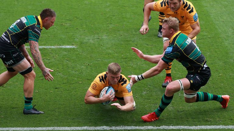 Willis dives over for Wasps' second try