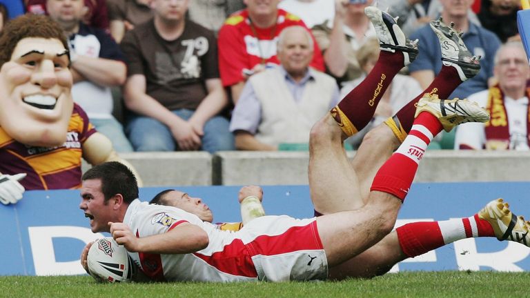 Jamie Lyon scores a try against Huddersfield in the 2006 Challenge Cup final