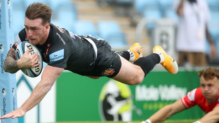 Stuart Hogg scores a try against Leicester