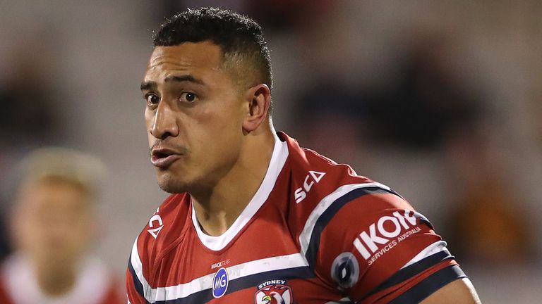 WOLLONGONG, AUSTRALIA - AUGUST 06: Siosiua Taukeiaho of the Roosters runs the ball during the round 13 NRL match between the St George Illawarra Dragons and the Sydney Roosters at WIN Stadium on August 06, 2020 in Wollongong, Australia. (Photo by Cameron Spencer/Getty Images)