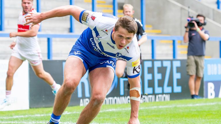 Picture by Allan McKenzie/SWpix.com - 30/08/2020 - Rugby League - Betfred Super League - Hull KR v St Helens - Halliwell Jones Stadium, Warrington, England - St Helens's Jack Welsby scores a try against Hull KR.