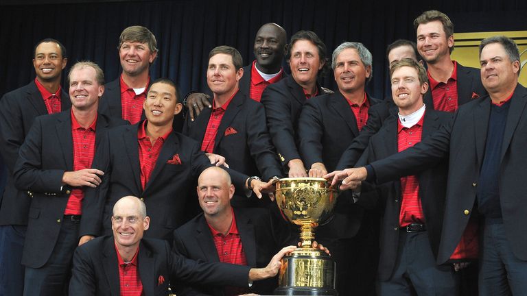 The US team poses with the trophy after winning the Presidents Cup in 2009