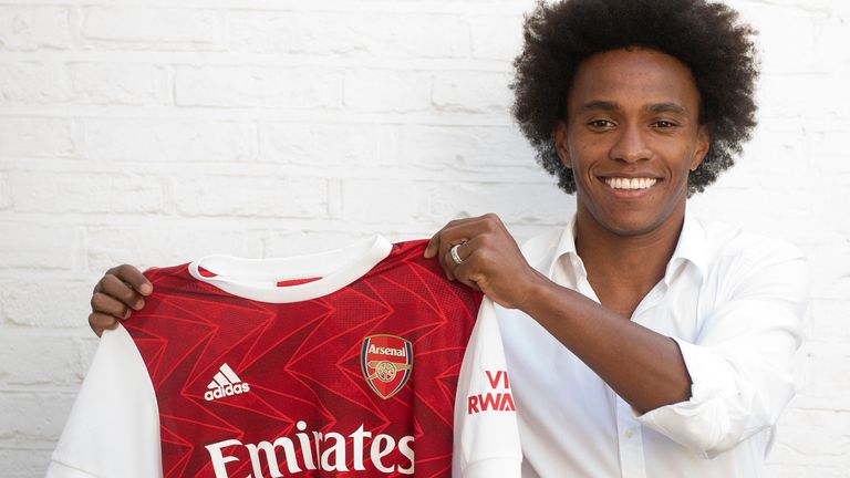 Arsenal unveil new signing Willian