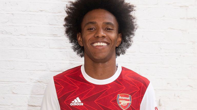 Arsenal unveil new signing Willian