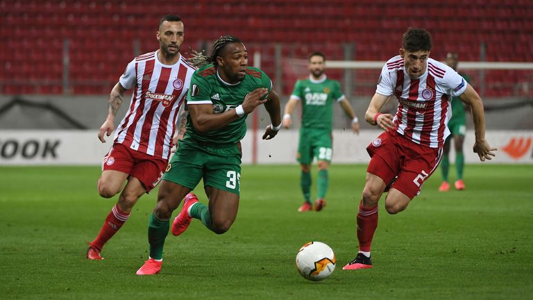 PIRAEUS, GREECE - MARCH 12: Adama Traore of Wolverhampton Wanderers and Kostas Tsimikas of Olympiacos FC during the UEFA Europa League round of 16 first leg match between Olympiacos FC and Wolverhampton Wanderers at Karaiskakis Stadium on March 12, 2020 in Piraeus, Greece. The match is played behind closed doors as a precaution against the spread of COVID-19 (Coronavirus). (Photo by Sam Bagnall - AMA/Getty Images)