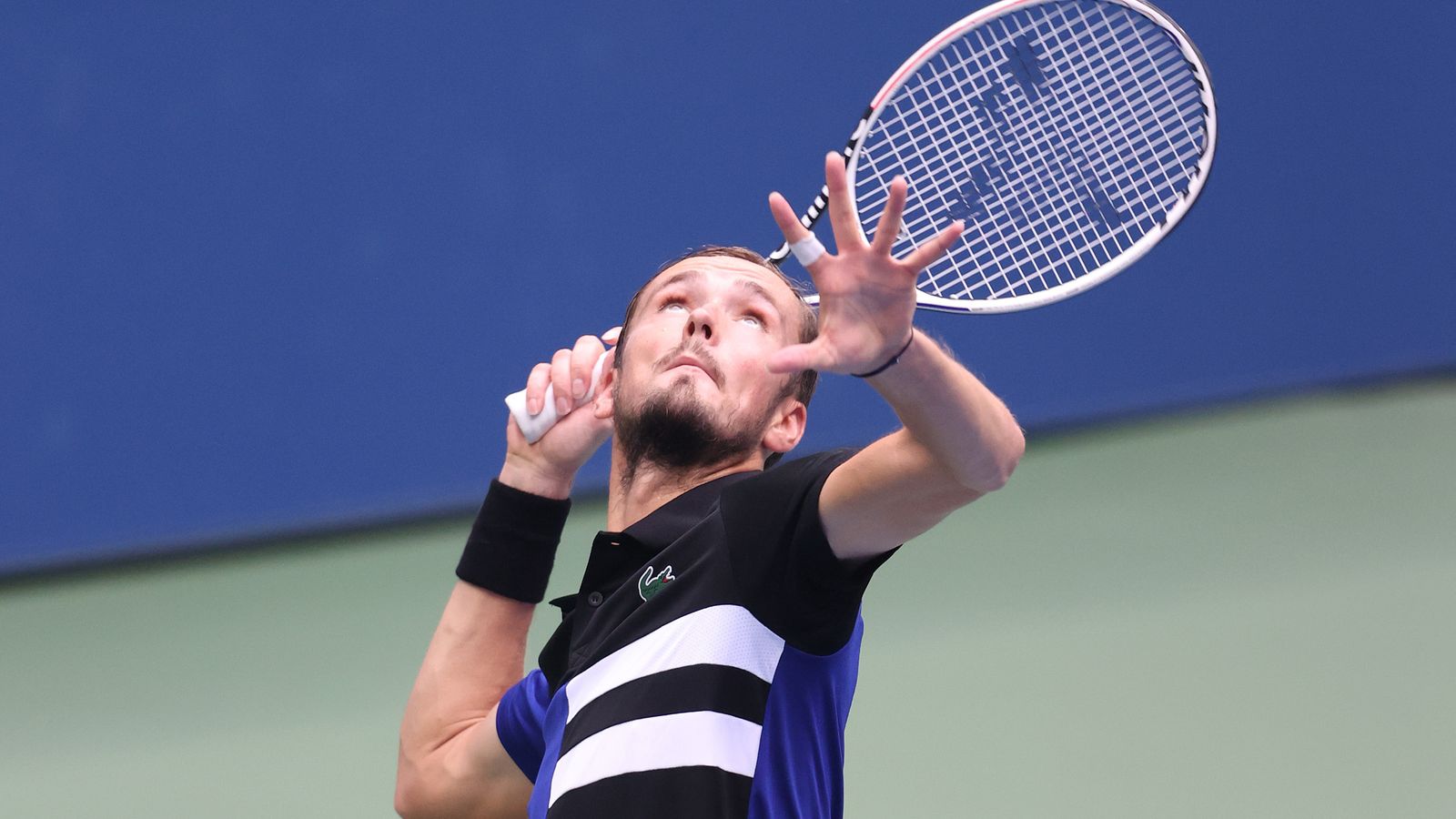 daniil medvedev   open semi finals  dropping  set