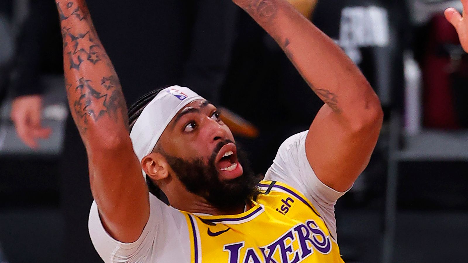 Los Angeles Lakers cruise to victory over Denver Nuggets ...