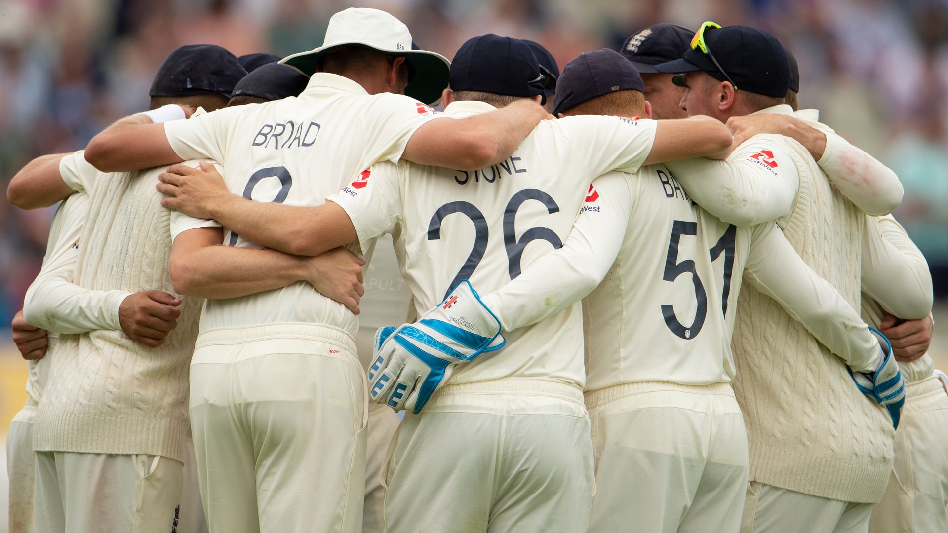 England cricketers set to accept pay cuts