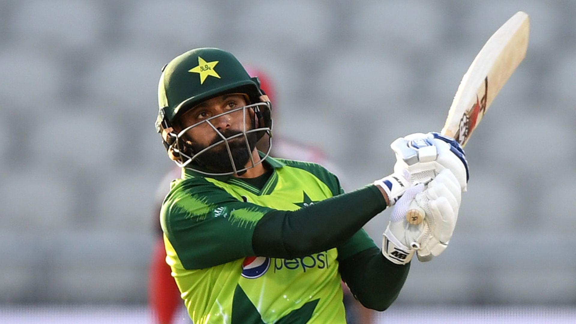 Haider falls; Hafeez flying for Pakistan LIVE!