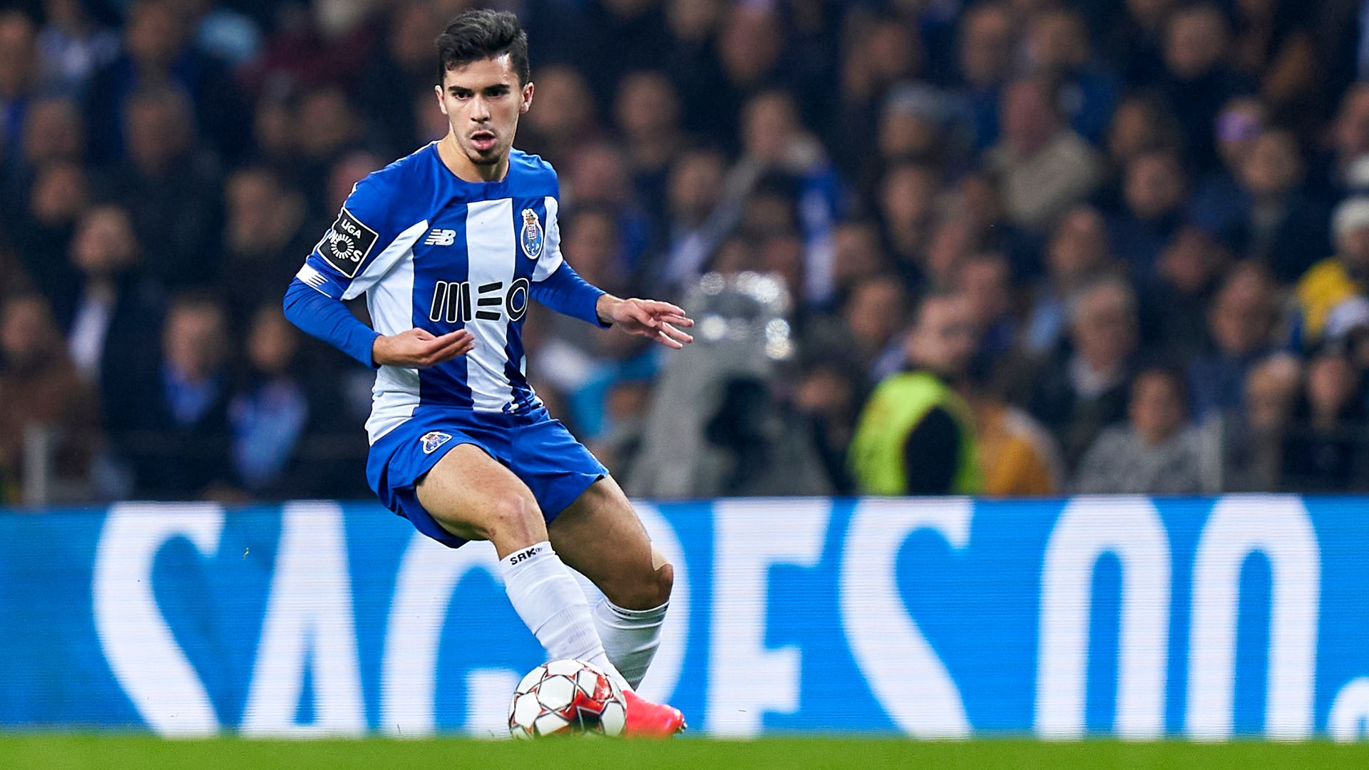 Wolves close in on Porto youngster Ferreira