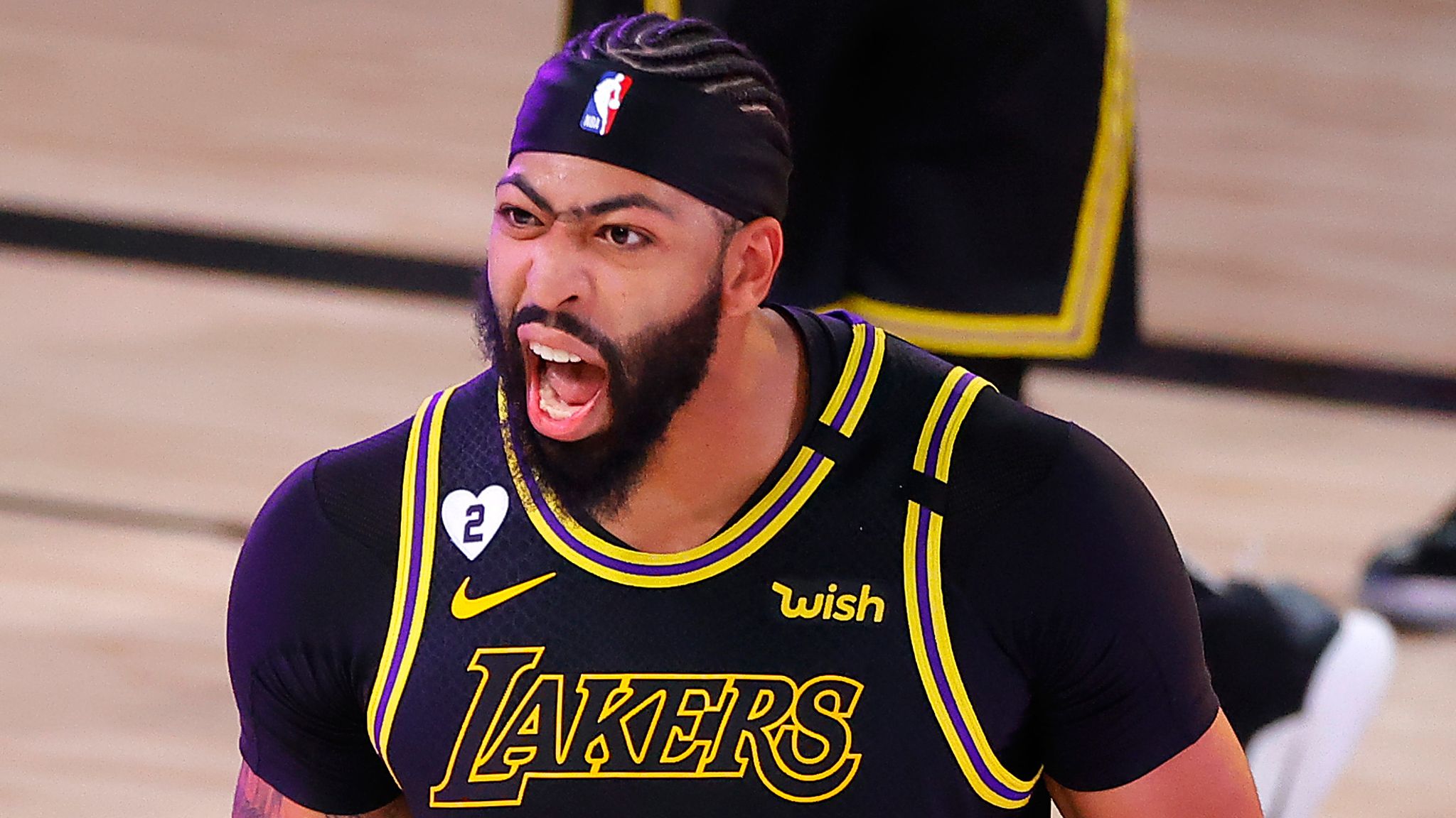 Anthony Davis assina uma extensão máxima antecipada com o Los Angeles Lakers