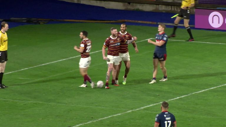 The Giants ran in six tries against Hull KR in a thriller at the John Smith's Stadium on Wednesday evening