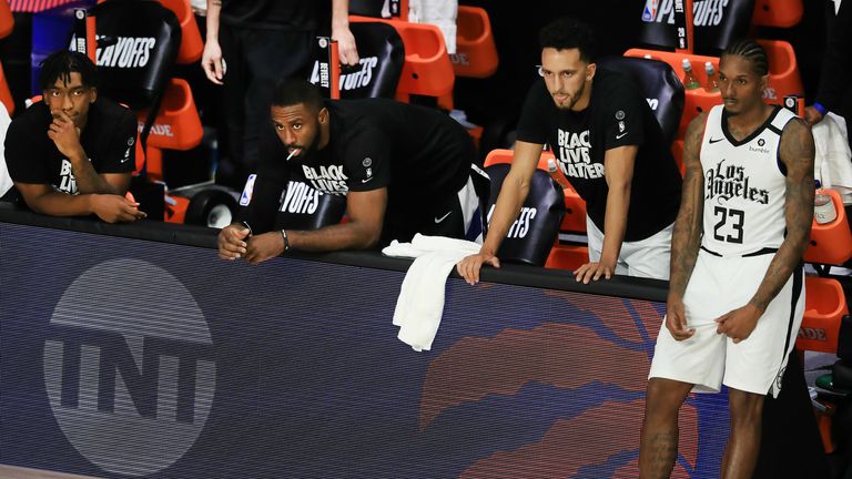 La Clippers bench