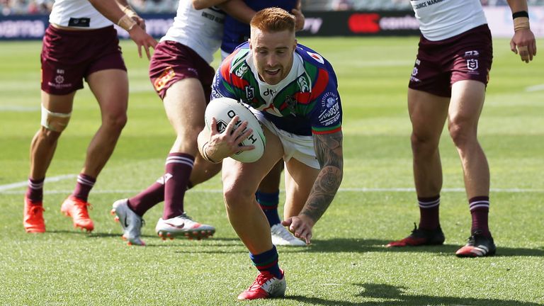 GOSFORD, AUSTRALIA - SEPTEMBER 27: Adam Keighran of the Warriors scores a try during the round 20 NRL match between the New Zealand Warriors and the Manly Sea Eagles at Central Coast Stadium on September 27, 2020 in Gosford, Australia. (Photo by Matt King/Getty Images)
