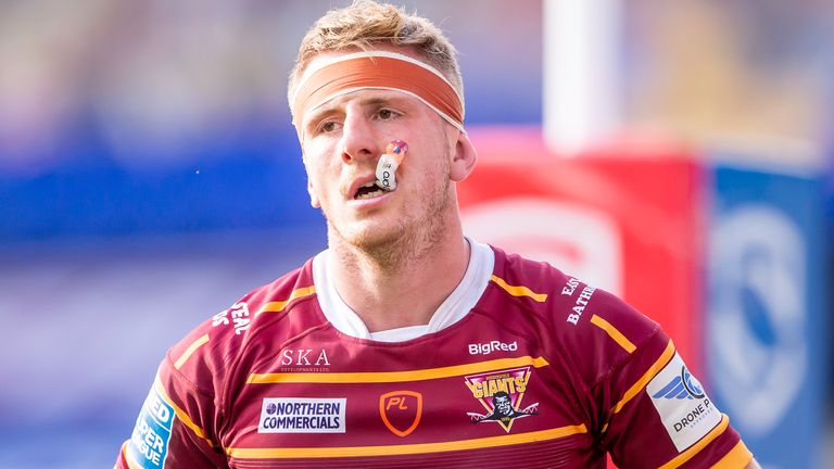 Picture by Allan McKenzie/SWpix.com - 30/08/2020 - Rugby League - Betfred Super League - Huddersfield Giants v Hull FC - Halliwell Jones Stadium, Warrington, England - Huddersfield's Adam O'Brien visibly dejected as his side slips further behind Hull FC.