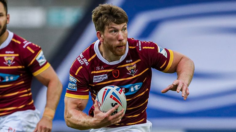 Huddersfield's Adam Walne will move on from full-time rugby at the end of 2020