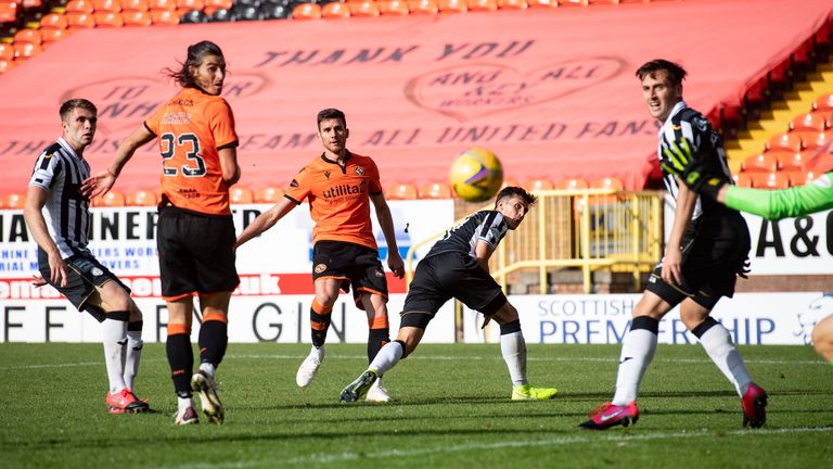 Adrian Sporle's goal put Dundee United 2-0 up and in full control