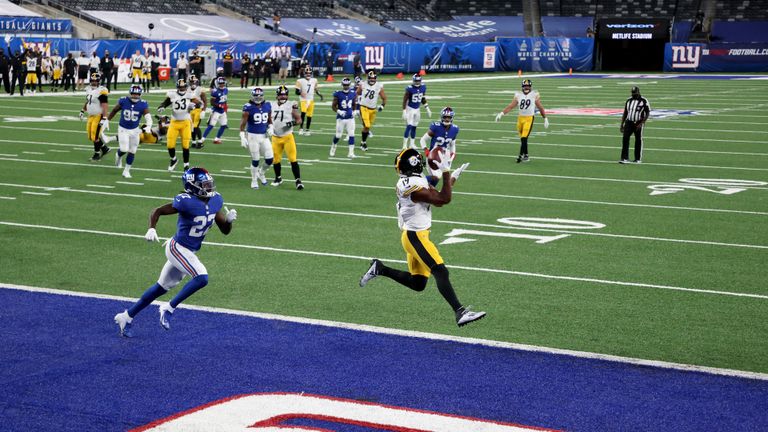Pittsburgh Steelers wide receiver JuJu Smith-Schuster had quite the celebration for his two touchdowns against the New York Giants.