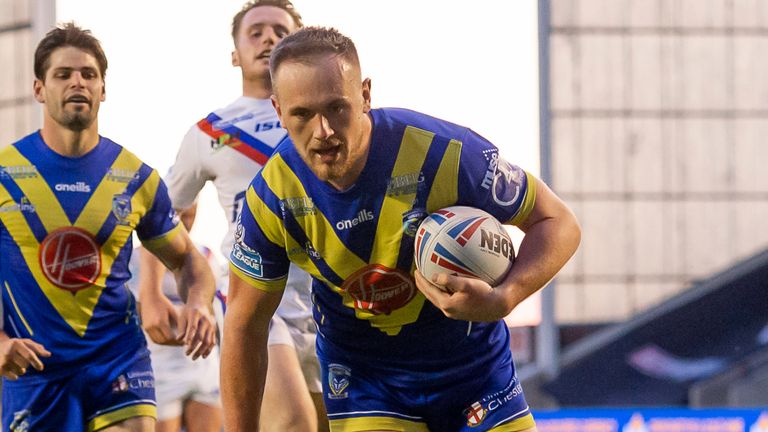 Picture by Allan McKenzie/SWpix.com - 30/08/2020 - Rugby League - Betfred Super League - Warrington Wolves v Wakefield Trinity - Halliwell Jones Stadium, Warrington, England - Warrington's Ben Currie evades Wakefield's defences to score a run-away try.