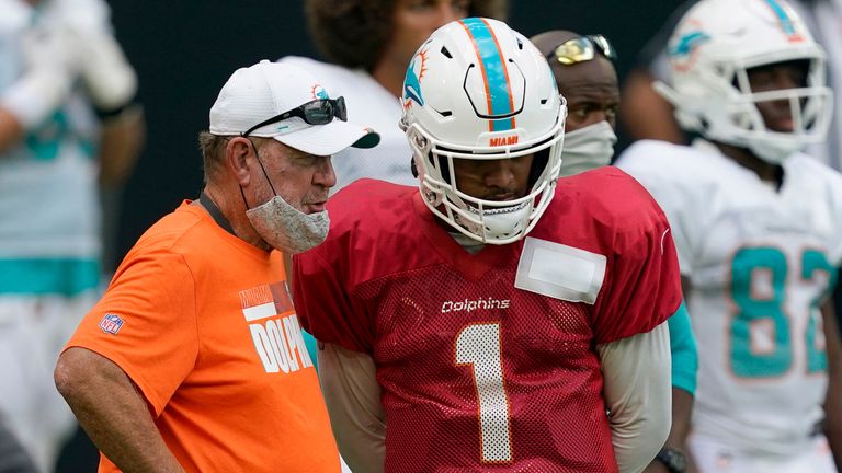 Gailey speaks with Tagovailoa during Dolphins training camp