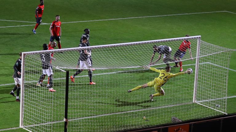 Dean Henderson produced a vital save to deny Tom Lockyer with the score 1-0