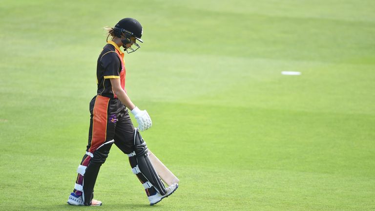 Sparks skipper Jones carried her bat and finished unbeaten on 115