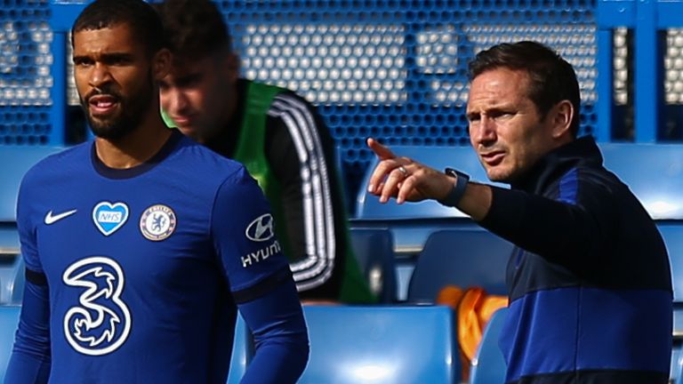 Chelsea head coach Frank Lampard gives instructions to Ruben Loftus-Cheek 