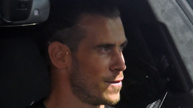 Real Madrid's Welsh midfielder Gareth Bale arrives at the Tottenham Hotspur training ground in north London on September 18, 2020, as steps to secure Spurs' former player on loan continue. - Gareth Bale is "close" to sealing a sensational move back to Tottenham, the player's agent Jonathan Barnett said on Wednesday, seven years after joining the Spanish giants from Spurs for a world record fee. 
