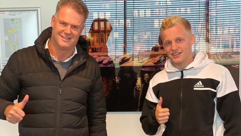 Van de Beek pictured with his agent Guido Albers