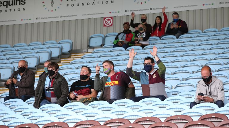 LONDON, ENGLAND - SEPTEMBER 05: Harlequins supporters return to the Twickenham Stoop as part of a spectator test event prior to the Gallagher Premiership Rugby match between Harlequins and Bath Rugby at Twickenham Stoop on September 05, 2020 in London, England. (Photo by Steve Bardens/Getty Images for Harlequins)