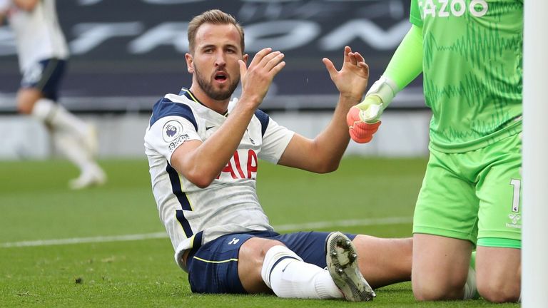 Harry Kane watches a chance go by for Tottenham in the opening period
