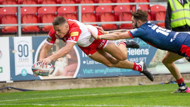 Jack Welsby dives over to score for St Helens