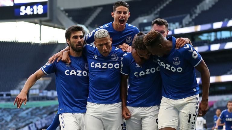 Everton celebrate Dominic Calvert-Lewin's winning goal at Tottenham