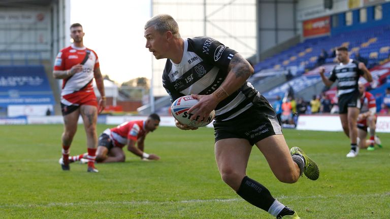 Hull FC's Jamie Shaul runs in to score their first try