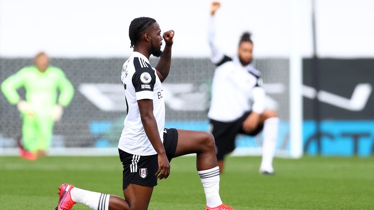 Josh Onomah takes a knee before kick-off at Craven Cottage