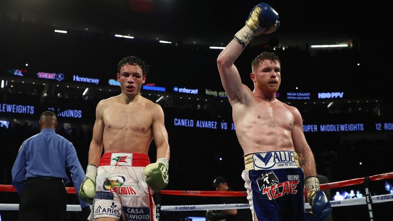 Canelo comfortably outpointed Chavez Jr