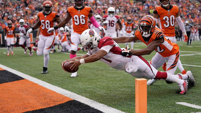 Murray dives for the end zone against the Cincinnati Bengals