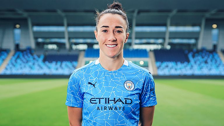 Lucy Bronze returns to Manchester City after three seasons in France